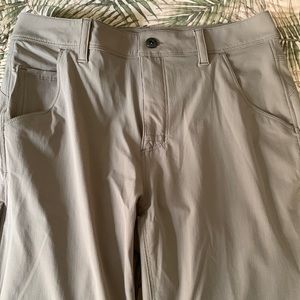 Eastern Mountain Sports men’s pants, zip off into shorts